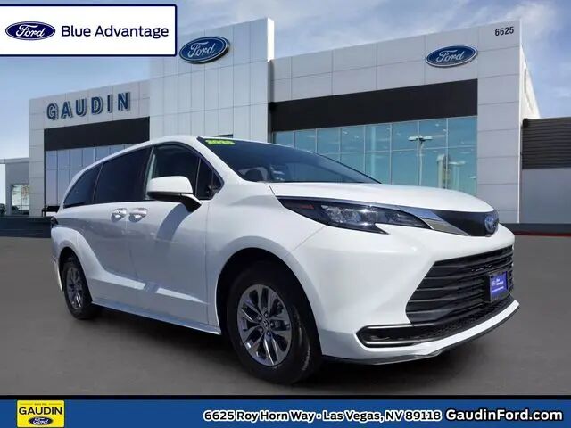 2025 Toyota Sienna LE 8-Passenger