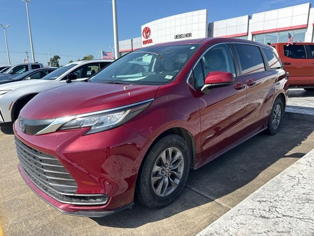 2021 Toyota Sienna LE