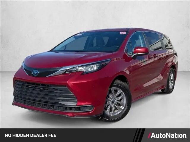 2023 Toyota Sienna LE 8-Passenger