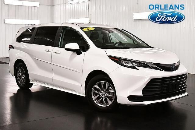 2024 Toyota Sienna LE 8-Passenger