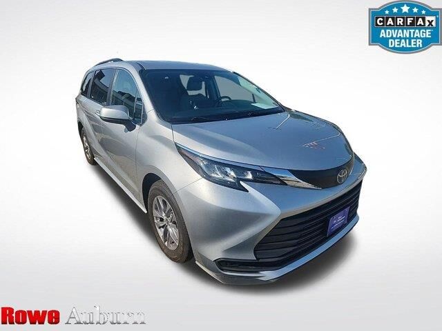 2022 Toyota Sienna LE 8-Passenger