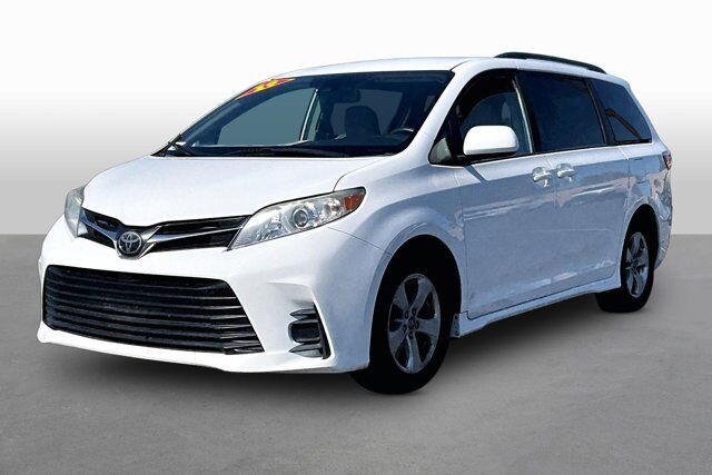 2019 Toyota Sienna LE