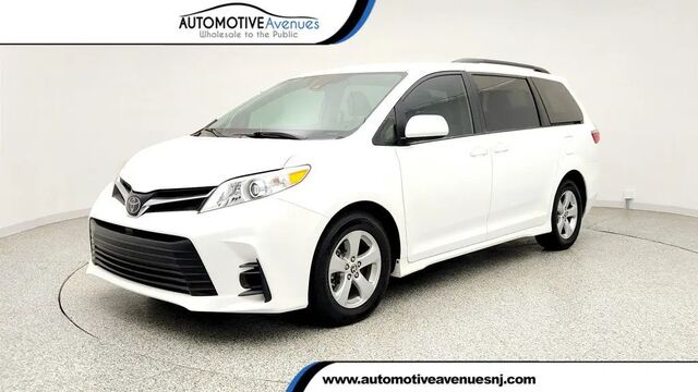 2020 Toyota Sienna LE 7-Passenger Auto Access Seat