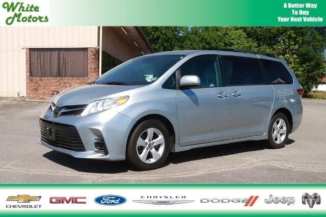 2020 Toyota Sienna LE 7-Passenger Auto Access Seat