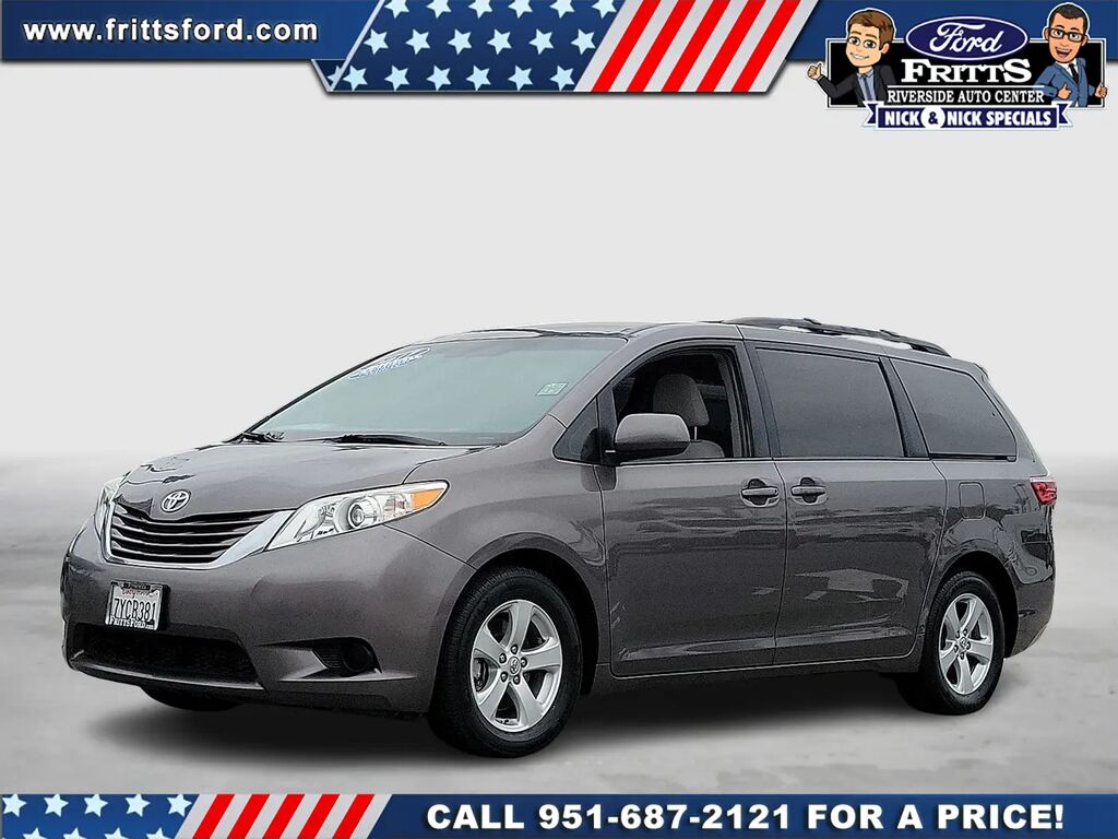 2017 Toyota Sienna LE 7-Passenger Auto Access Seat