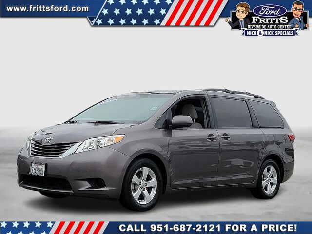 2017 Toyota Sienna LE 7-Passenger Auto Access Seat