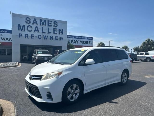 2018 Toyota Sienna LE 7-Passenger Auto Access Seat