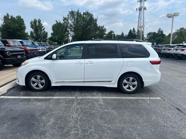 2018 Toyota Sienna LE 7-Passenger Auto Access Seat