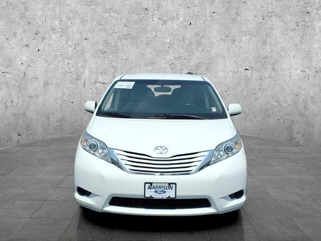 2017 Toyota Sienna LE 7-Passenger Auto Access Seat
