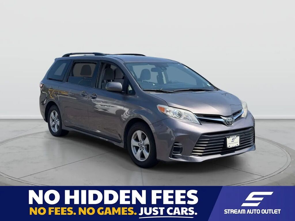 2018 Toyota Sienna LE 7-Passenger Auto Access Seat