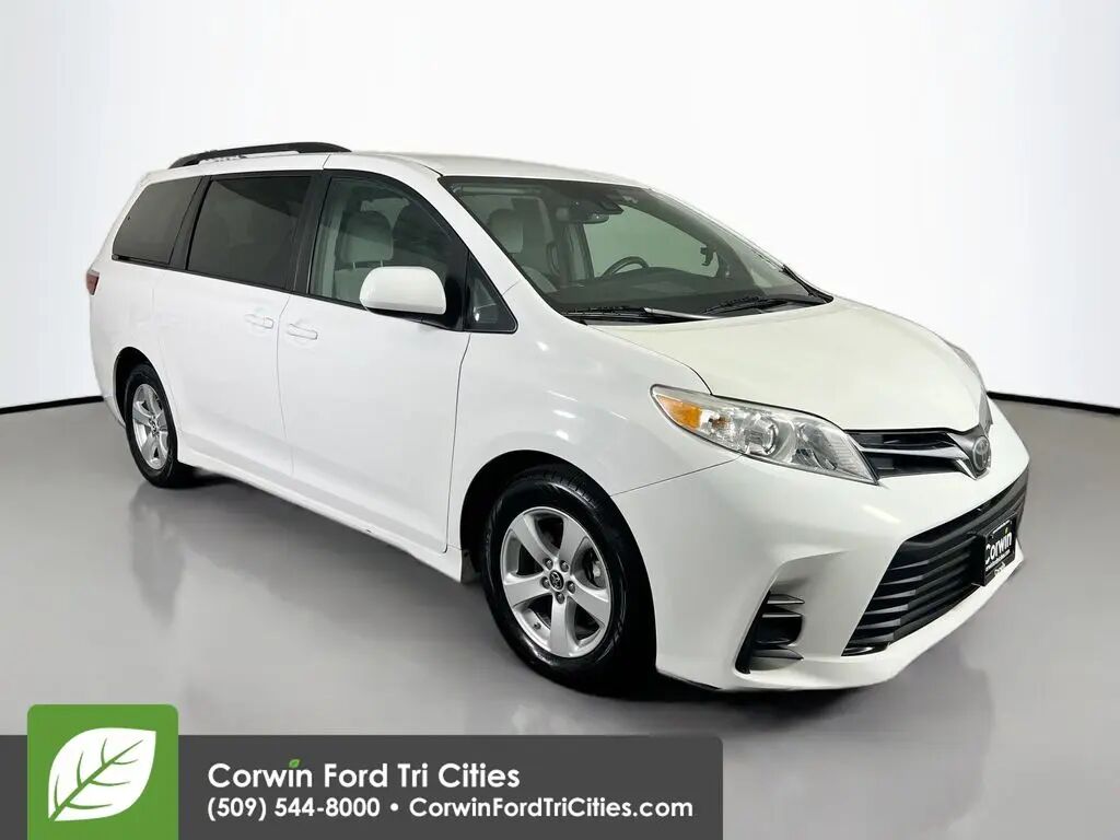 2018 Toyota Sienna LE 7-Passenger Auto Access Seat