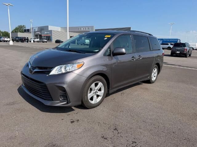 2019 Toyota Sienna LE 7-Passenger Auto Access Seat