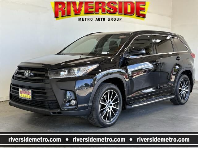 2017 Toyota Highlander SE — photo 1 of 13