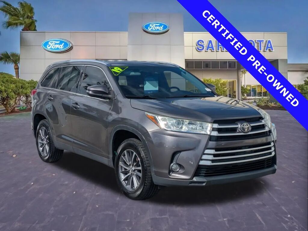 2019 Toyota Highlander XLE — photo 1 of 13