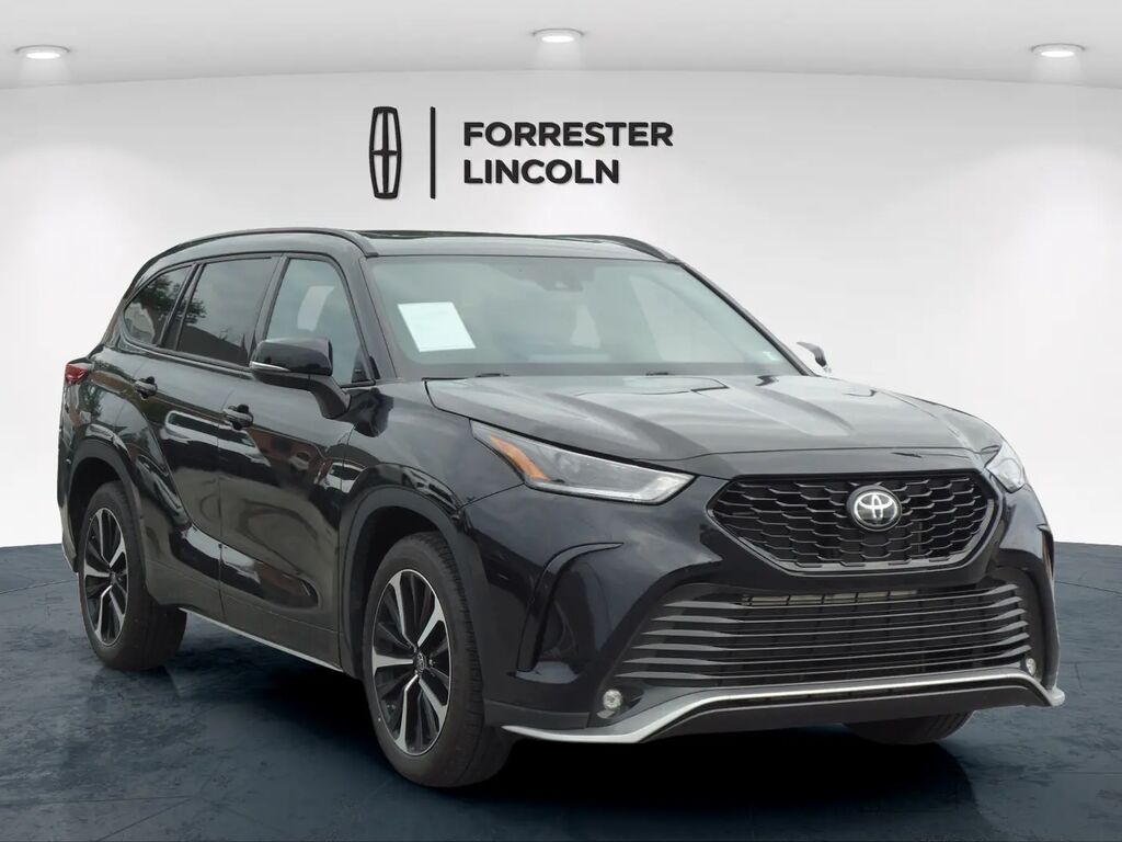 2022 Toyota Highlander XSE — photo 1 of 13