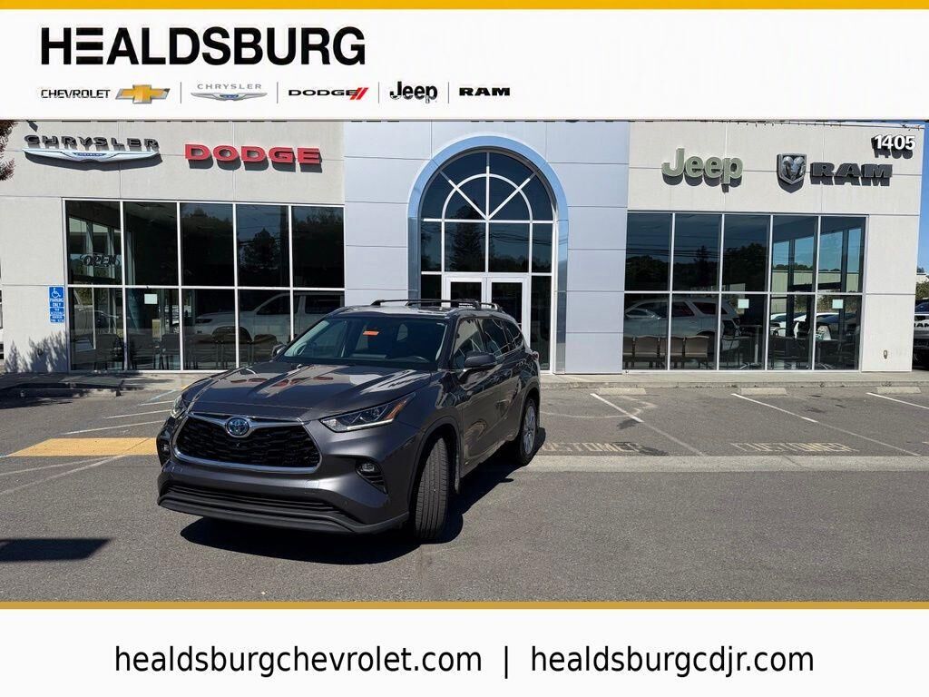 2022 Toyota Highlander Hybrid Limited — photo 1 of 13