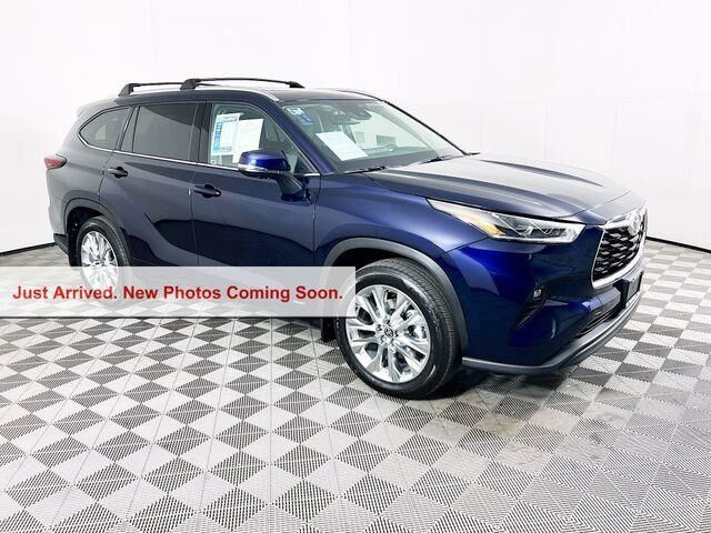 2026 Toyota Highlander Hybrid Limited — photo 1 of 13