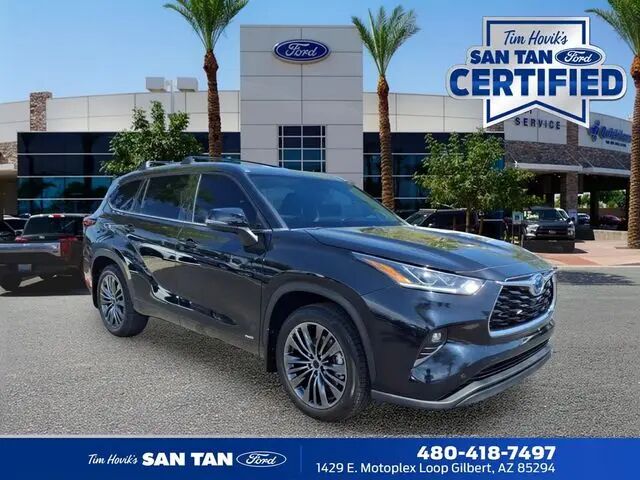 2022 Toyota Highlander Hybrid Limited — photo 1 of 13