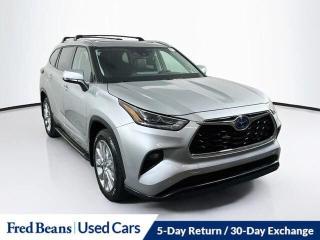 2023 Toyota Highlander Hybrid Limited — photo 1 of 10