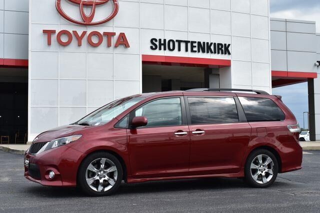 2013 Toyota Sienna SE 8-Passenger