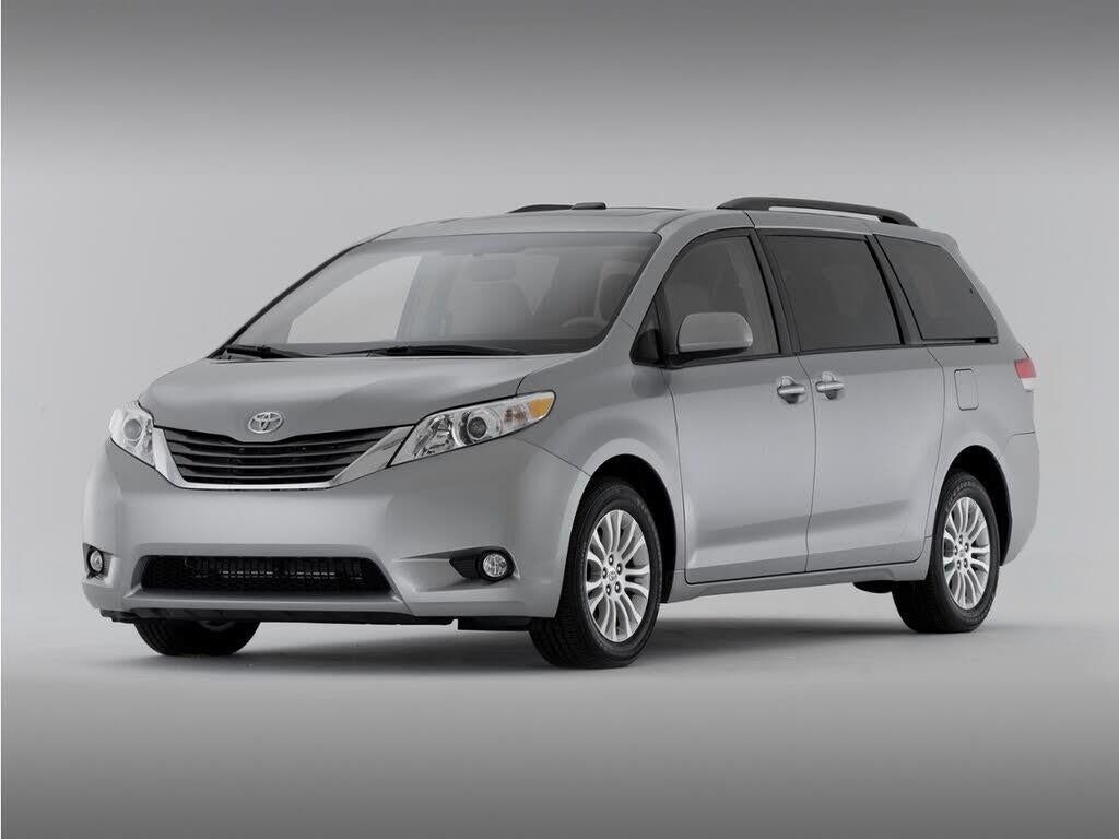 2014 Toyota Sienna SE 8-Passenger — photo 1 of 1