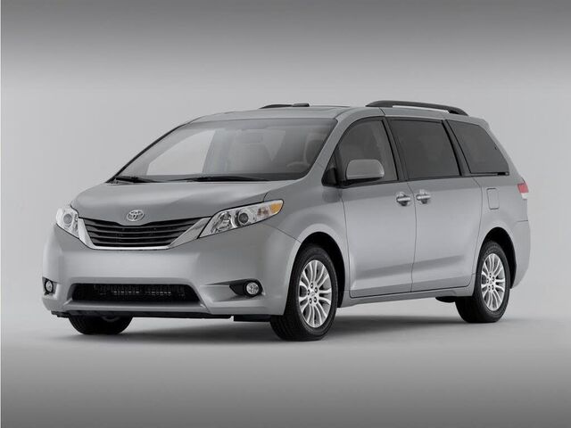 2014 Toyota Sienna SE 8-Passenger