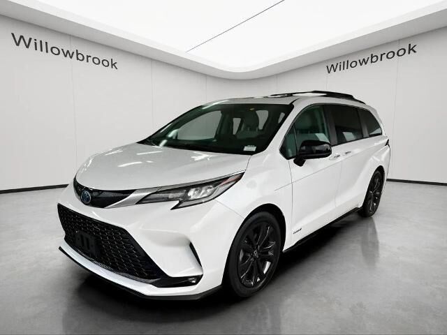 2021 Toyota Sienna XSE 7-Passenger — photo 1 of 13