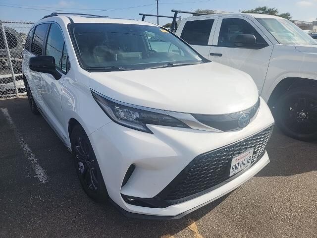 2021 Toyota Sienna XSE 7-Passenger