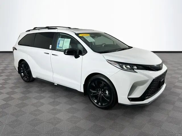 2026 Toyota Sienna XSE 7-Passenger — photo 1 of 13