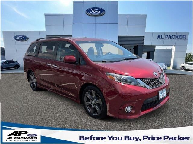 2017 Toyota Sienna SE 8-Passenger — photo 1 of 13