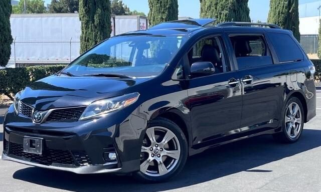 2018 Toyota Sienna SE 8-Passenger