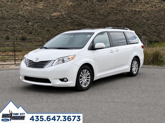 2015 Toyota Sienna XLE 7-Passenger Auto Access Seat