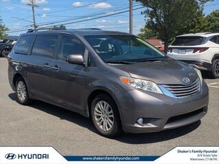 2016 Toyota Sienna XLE 7-Passenger Auto Access Seat