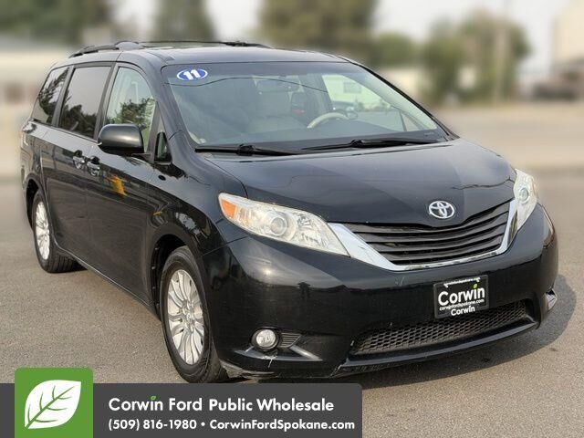 2011 Toyota Sienna Limited 7-Passenger — photo 1 of 13