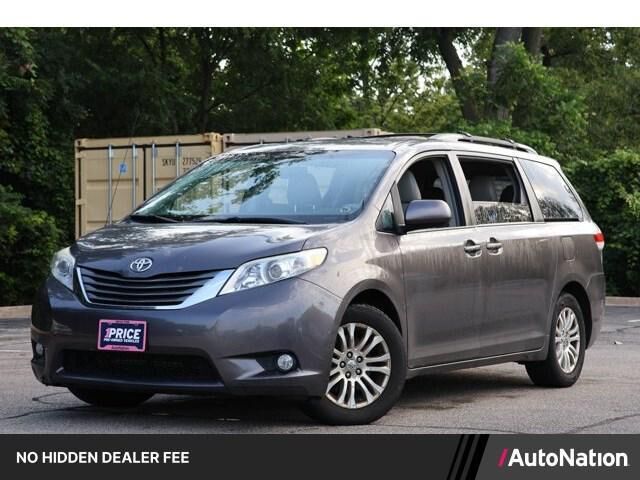 2012 Toyota Sienna XLE 7-Passenger Auto Access Seat