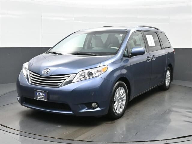 2014 Toyota Sienna XLE 7-Passenger Auto Access Seat — photo 1 of 13