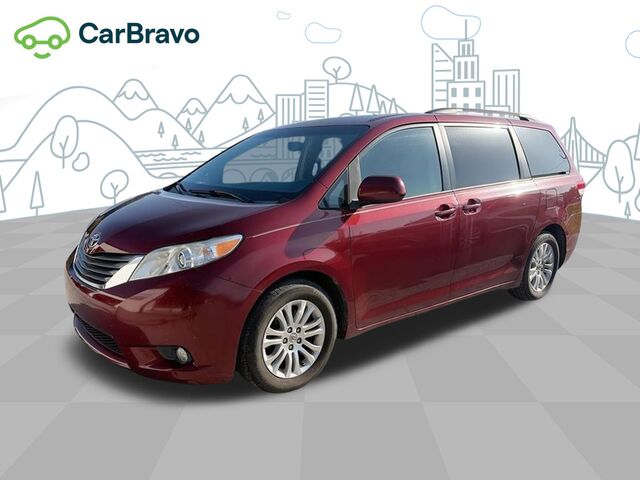 2014 Toyota Sienna XLE V6 8 Passenger