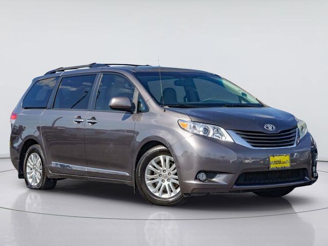 2013 Toyota Sienna XLE 7-Passenger Auto Access Seat
