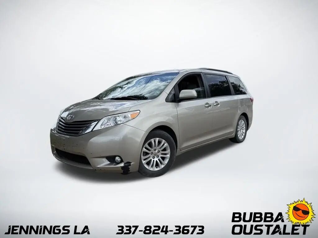 2015 Toyota Sienna XLE 7-Passenger Auto Access Seat — photo 1 of 13