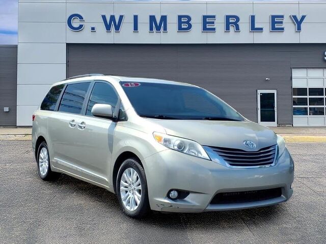 2015 Toyota Sienna XLE 7-Passenger Auto Access Seat