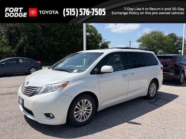 2015 Toyota Sienna XLE 7-Passenger Auto Access Seat