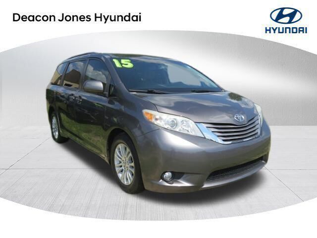 2015 Toyota Sienna XLE 7-Passenger Auto Access Seat