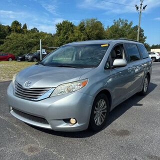 2015 Toyota Sienna XLE 8 Passenger