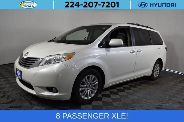 2015 Toyota Sienna XLE 7-Passenger Auto Access Seat — photo 1 of 13