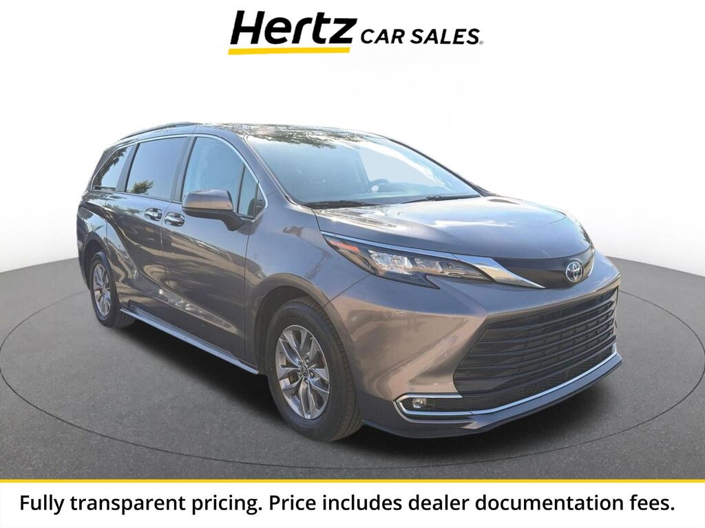 2024 Toyota Sienna XLE — photo 1 of 11