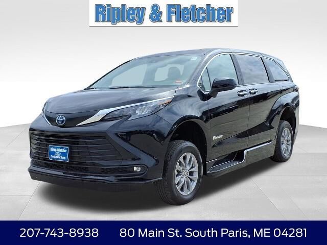 2025 Toyota Sienna XLE 8-Passenger