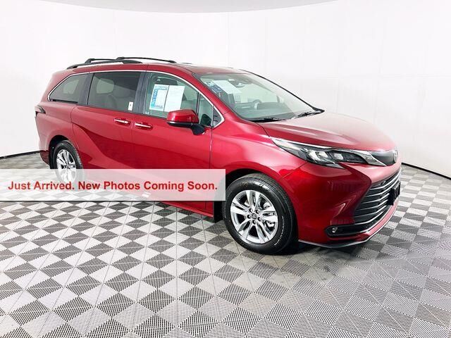 2026 Toyota Sienna XLE 8-Passenger