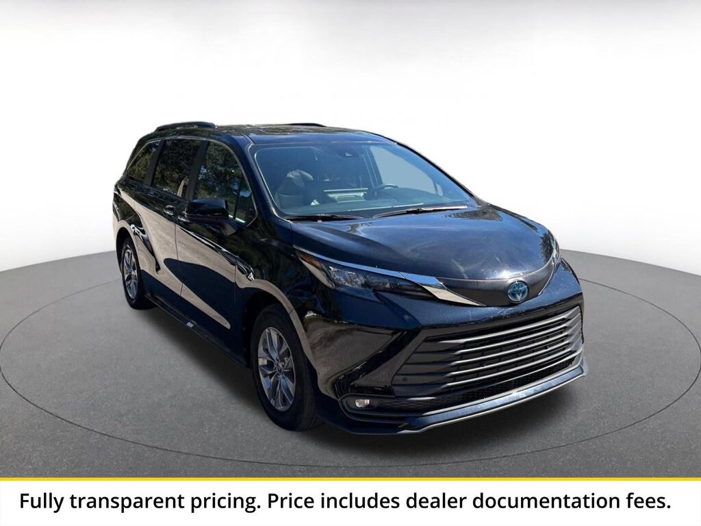 2025 Toyota Sienna XLE — photo 1 of 1