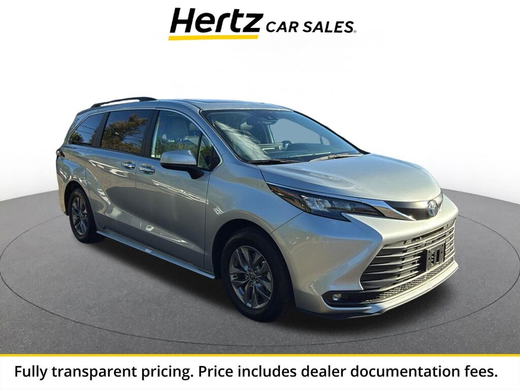2025 Toyota Sienna XLE — photo 1 of 11