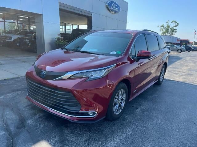 2021 Toyota Sienna XLE 7-Passenger